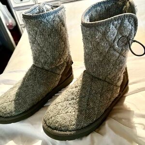 Cozy Gray Quilted Women's Boots